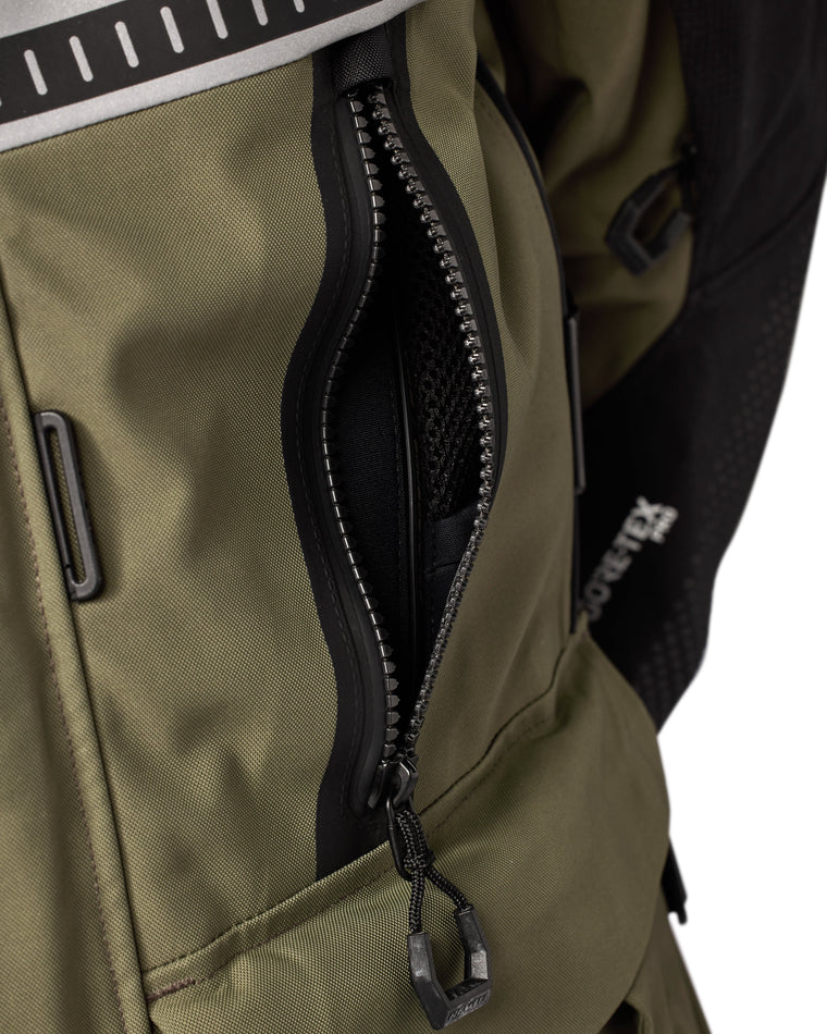 Aquadefence zipper at waist