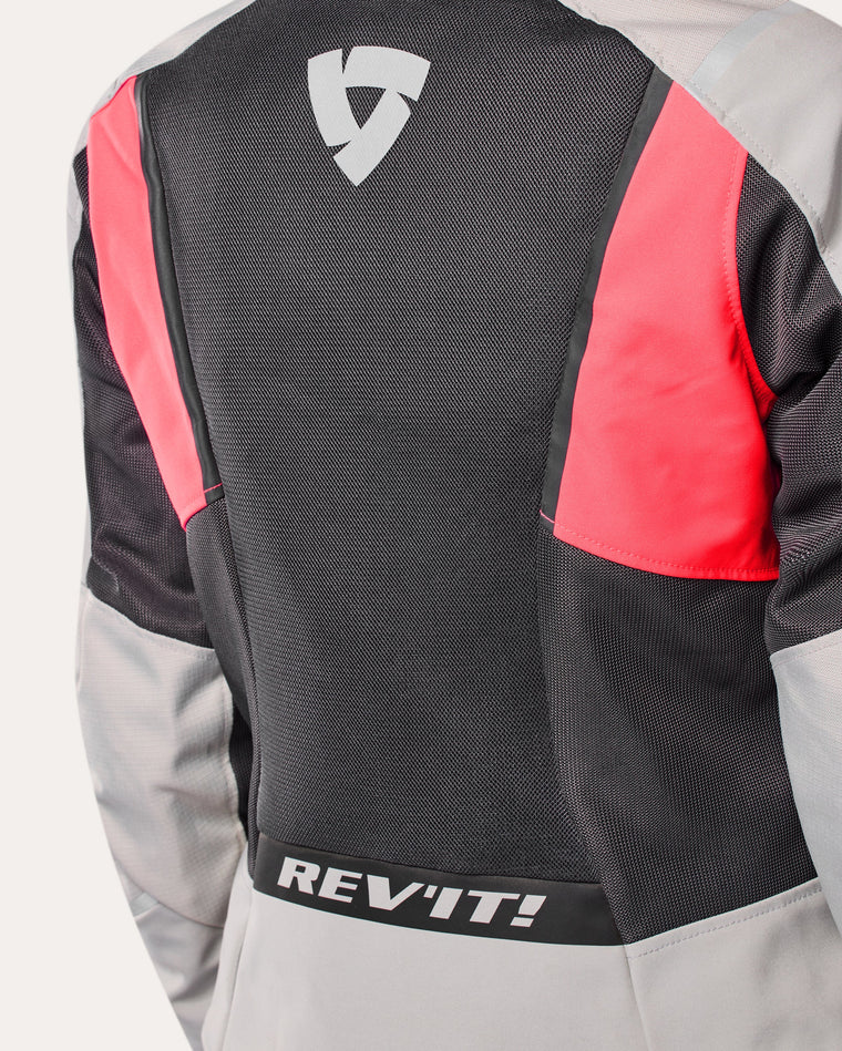 Laminated reflection on shoulders