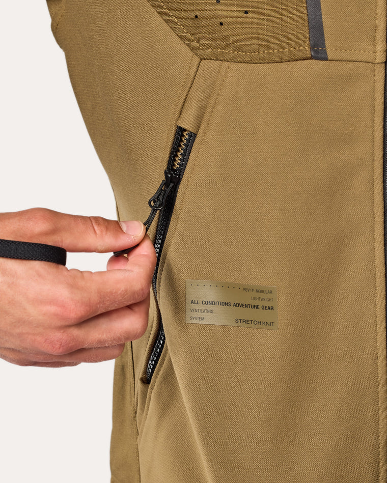 Two slit pockets at waist