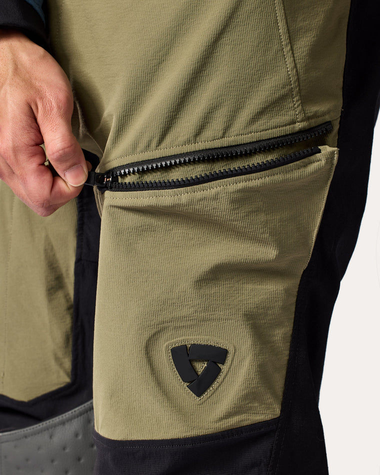 Two slit pockets on upper legs