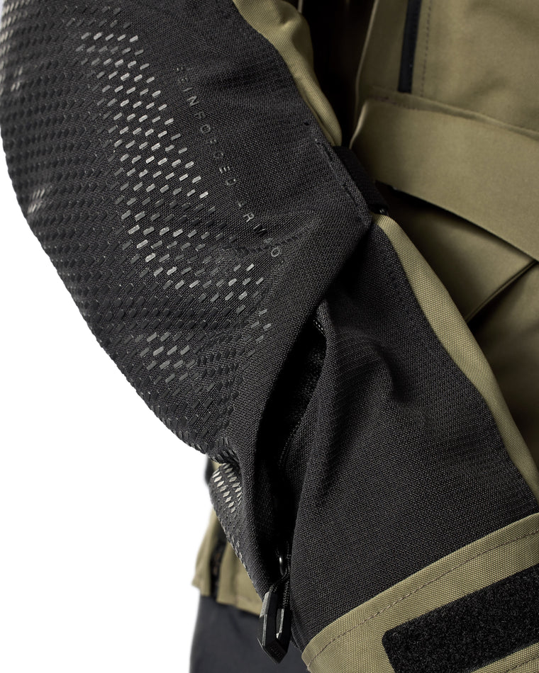 Ventilation zippers on lower arms