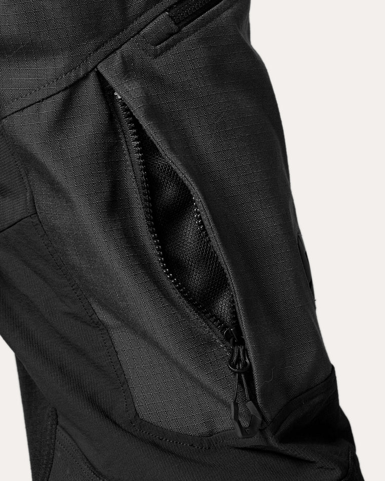 Ventilation zippers on upper legs