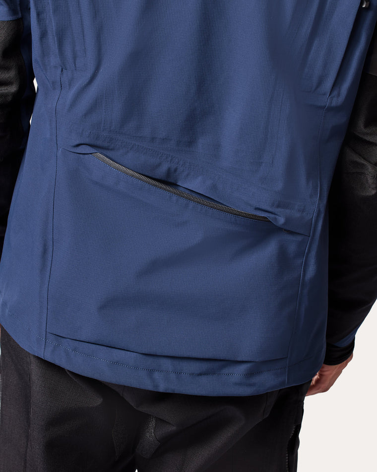XL storage pocket on lower back