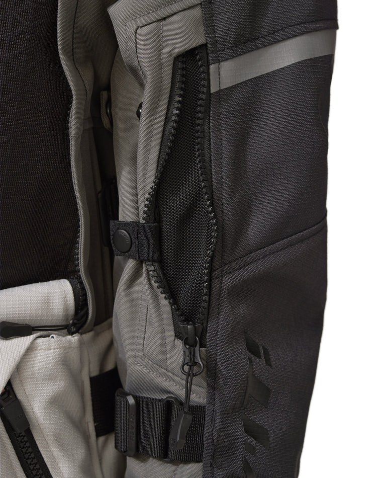 XL ventilation zippers on sleeves